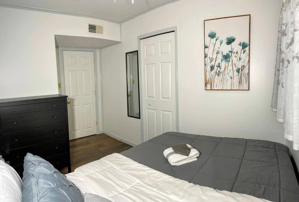 Апартаменты *King Bed/3Bds House Near Naval Base & 6Flags* Уокиган Экстерьер фото