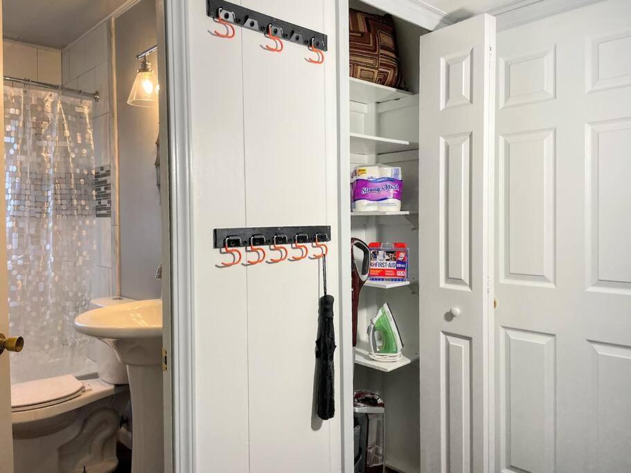 Апартаменты *King Bed/3Bds House Near Naval Base & 6Flags* Уокиган Экстерьер фото
